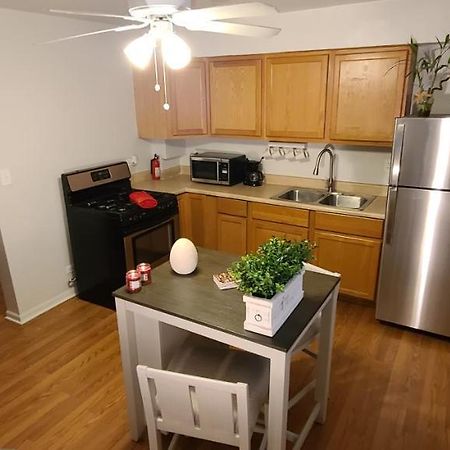 Cozy 1 Bedroom, 1 Min From Irving Park Blue Line, Free Parking Chicago Eksteriør billede
