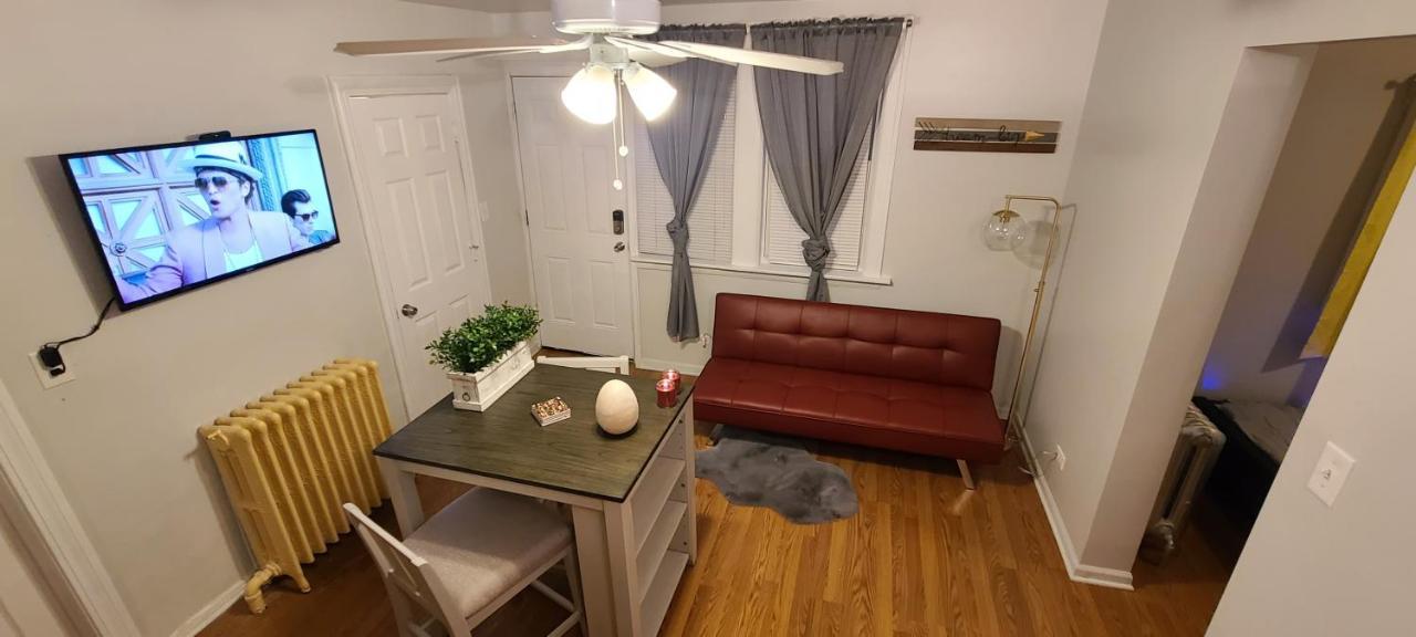 Cozy 1 Bedroom, 1 Min From Irving Park Blue Line, Free Parking Chicago Eksteriør billede