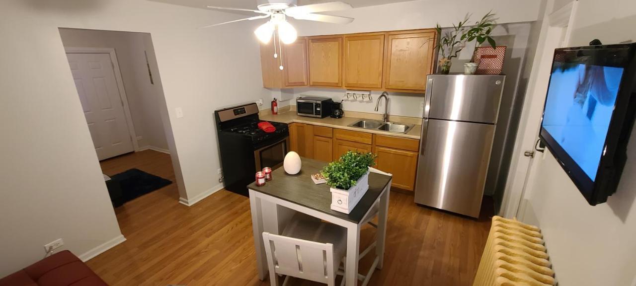 Cozy 1 Bedroom, 1 Min From Irving Park Blue Line, Free Parking Chicago Eksteriør billede