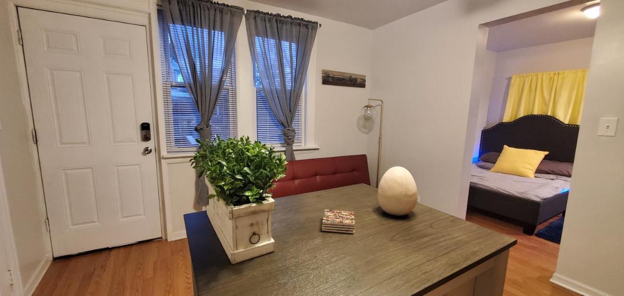 Cozy 1 Bedroom, 1 Min From Irving Park Blue Line, Free Parking Chicago Eksteriør billede