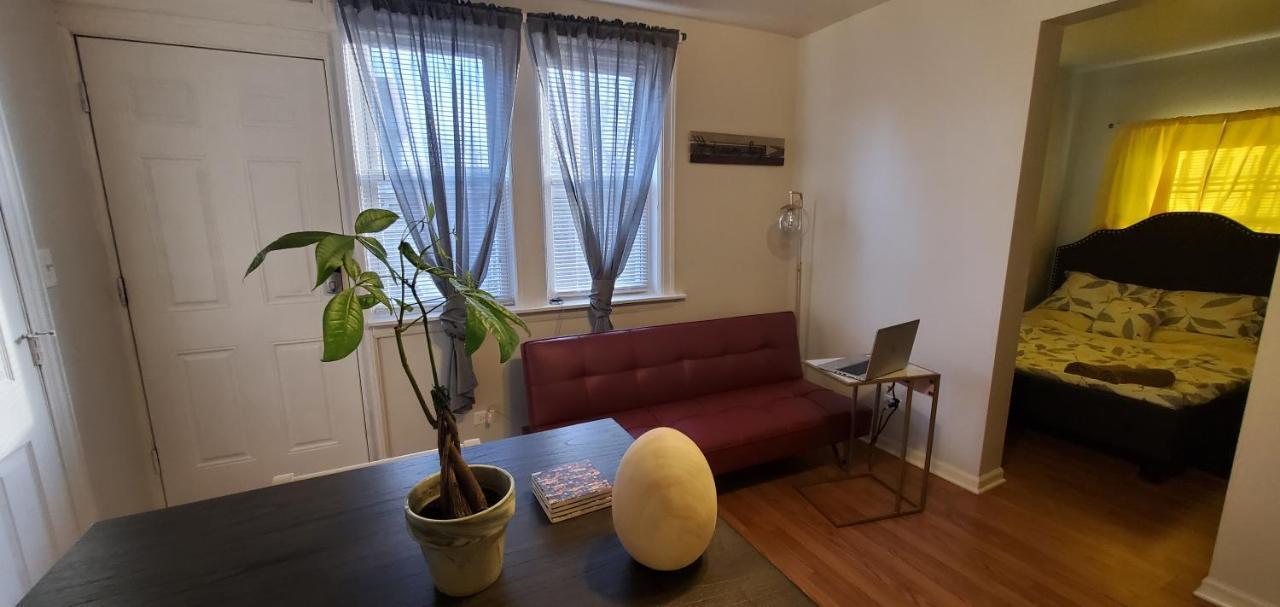 Cozy 1 Bedroom, 1 Min From Irving Park Blue Line, Free Parking Chicago Eksteriør billede
