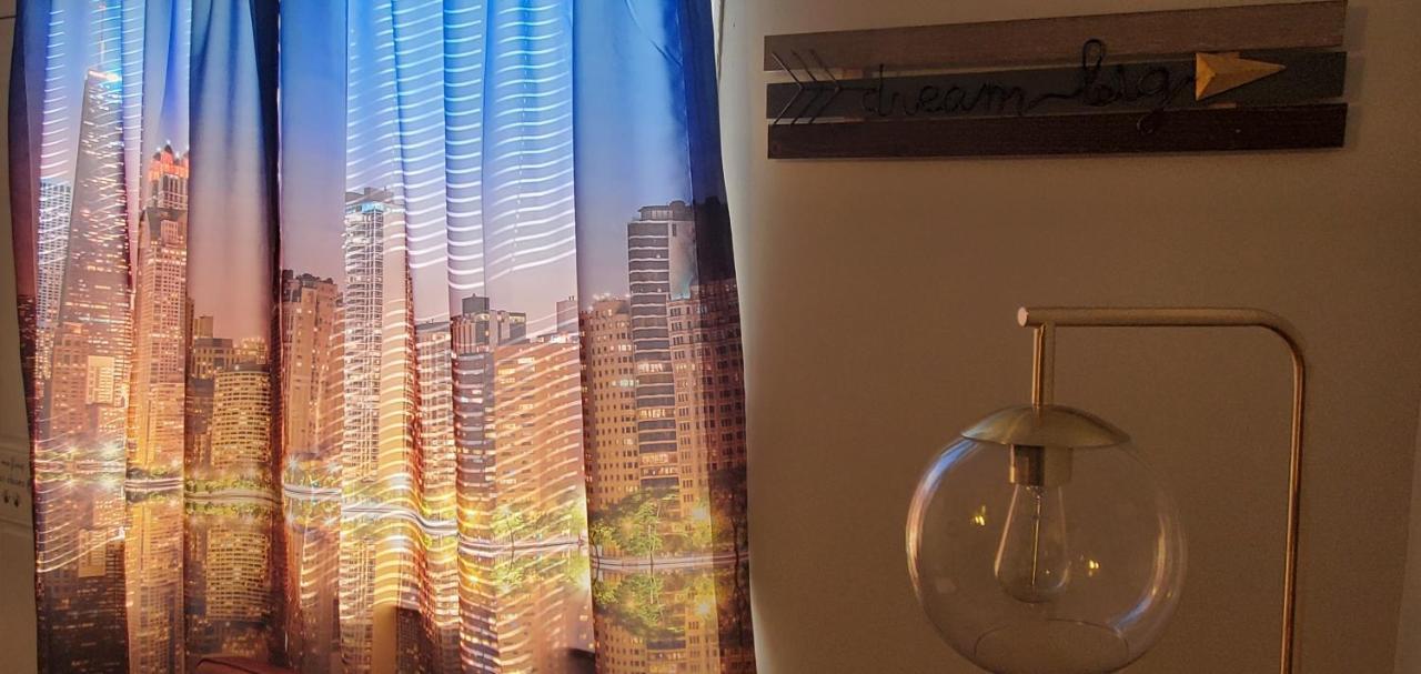 Cozy 1 Bedroom, 1 Min From Irving Park Blue Line, Free Parking Chicago Eksteriør billede