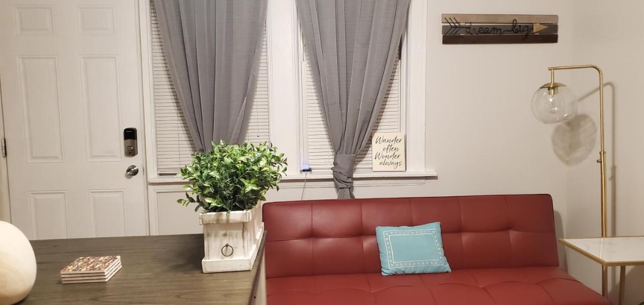 Cozy 1 Bedroom, 1 Min From Irving Park Blue Line, Free Parking Chicago Eksteriør billede