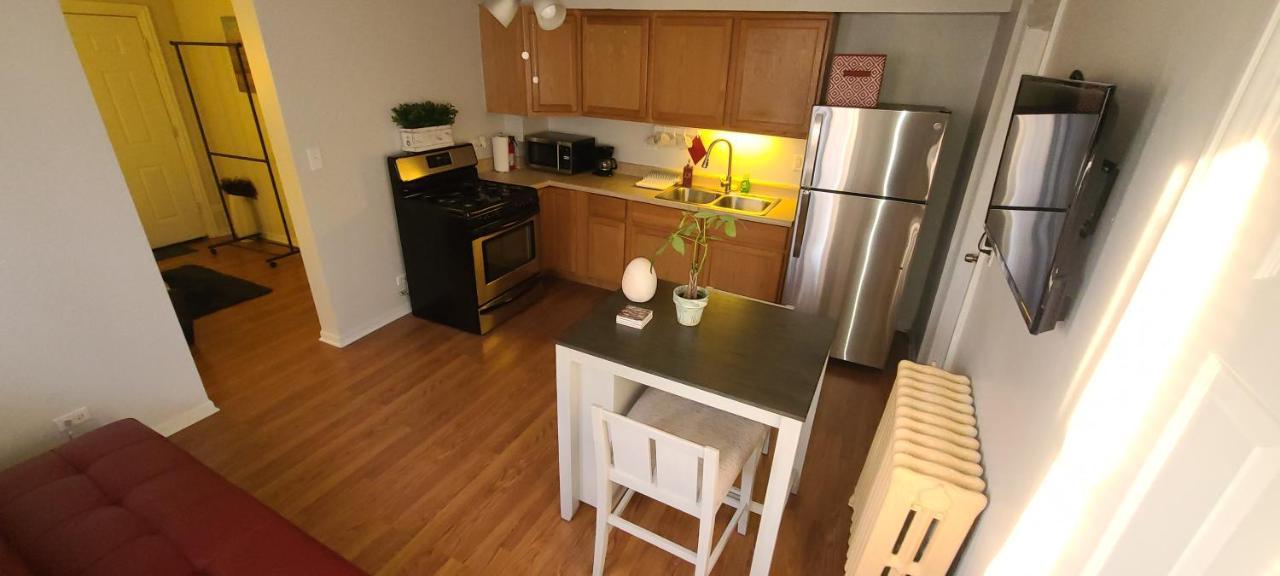 Cozy 1 Bedroom, 1 Min From Irving Park Blue Line, Free Parking Chicago Eksteriør billede