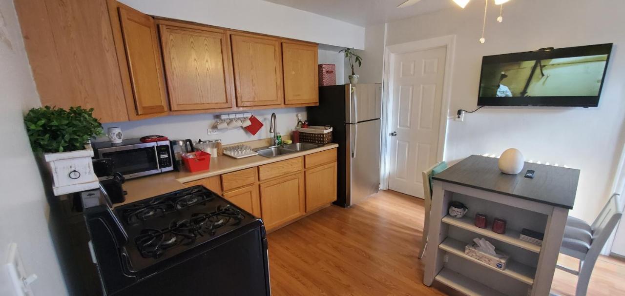 Cozy 1 Bedroom, 1 Min From Irving Park Blue Line, Free Parking Chicago Eksteriør billede