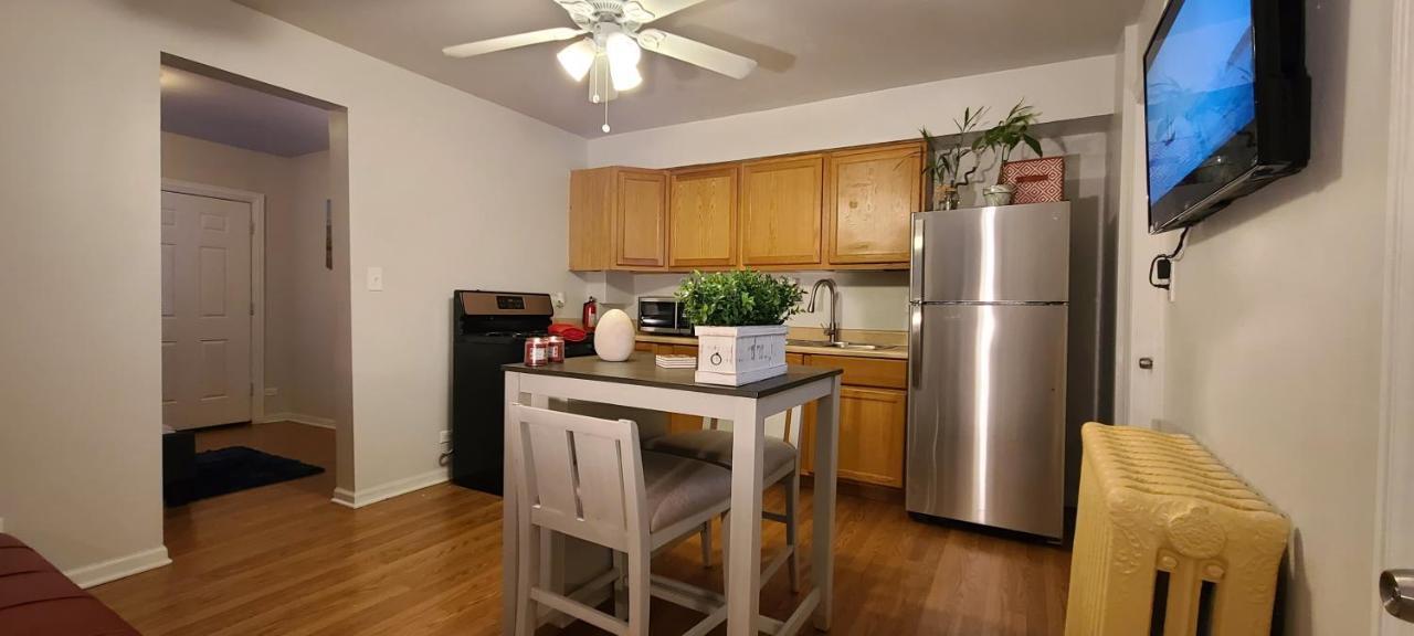 Cozy 1 Bedroom, 1 Min From Irving Park Blue Line, Free Parking Chicago Eksteriør billede