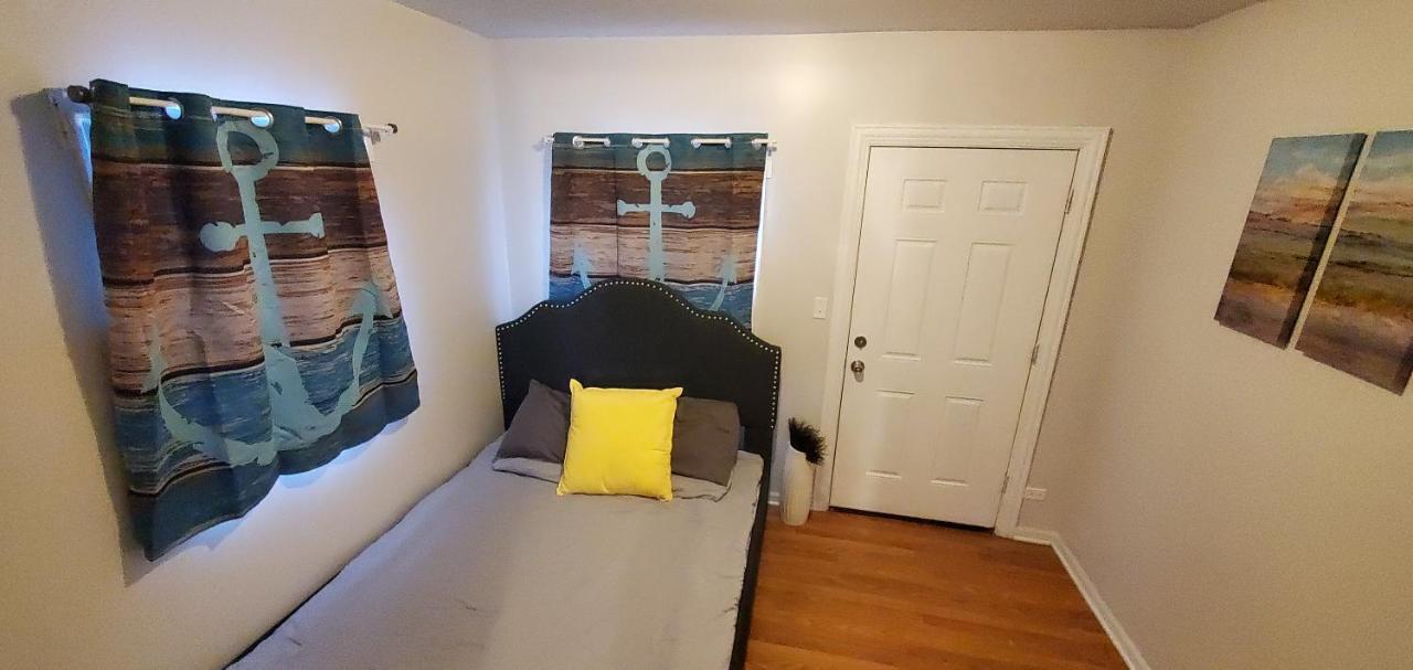Cozy 1 Bedroom, 1 Min From Irving Park Blue Line, Free Parking Chicago Eksteriør billede